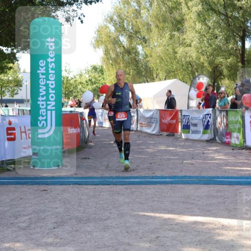 07.09.2025 - 19. Norderstedt Triathlon Zöllner http://msf.ph/oto/8775710 07.09.2025 11:51:03 Ziel 225, 1185, 1335 meine-sportfotos.de