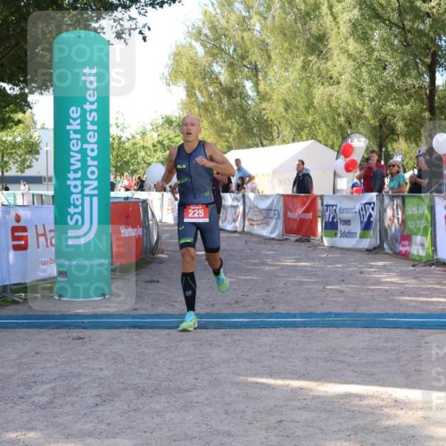 07.09.2025 - 19. Norderstedt Triathlon Zöllner http://msf.ph/oto/8775718 07.09.2025 11:51:04 Ziel 225, 1185, 1335 meine-sportfotos.de