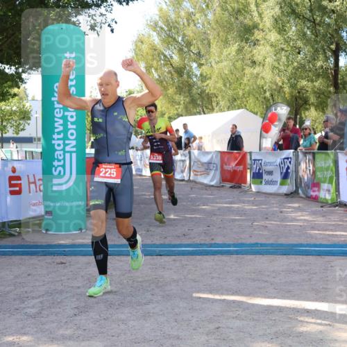 07.09.2025 - 19. Norderstedt Triathlon Zöllner http://msf.ph/oto/8775726 07.09.2025 11:51:04 Ziel 225, 1185, 1335 meine-sportfotos.de