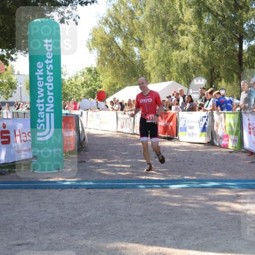 07.09.2025 - 19. Norderstedt Triathlon Zöllner http://msf.ph/oto/8778662 07.09.2025 12:31:21 Ziel 1320, 1372 meine-sportfotos.de
