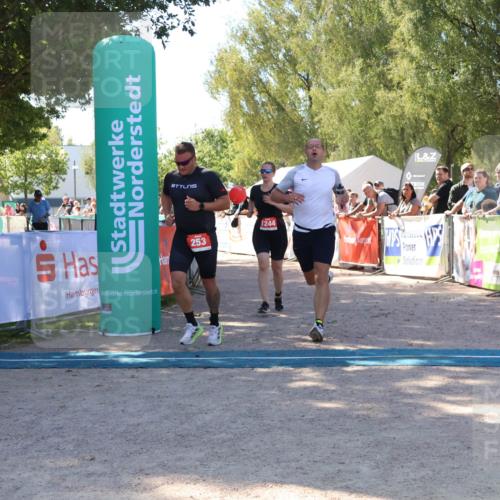 07.09.2025 - 19. Norderstedt Triathlon Zöllner http://msf.ph/oto/8779226 07.09.2025 12:37:36 Ziel 253, 280, 719, 861, 1244 meine-sportfotos.de