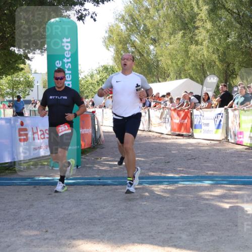 07.09.2025 - 19. Norderstedt Triathlon Zöllner http://msf.ph/oto/8779238 07.09.2025 12:37:36 Ziel 253, 280, 719, 861, 1244 meine-sportfotos.de