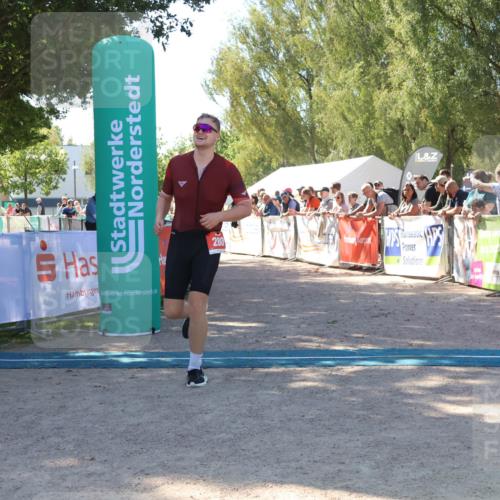 07.09.2025 - 19. Norderstedt Triathlon Zöllner http://msf.ph/oto/8779322 07.09.2025 12:37:42 Ziel 253, 280, 719, 1244 meine-sportfotos.de
