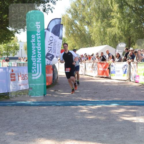 07.09.2025 - 19. Norderstedt Triathlon Zöllner http://msf.ph/oto/8779545 07.09.2025 12:39:41 Ziel 826, 849 meine-sportfotos.de