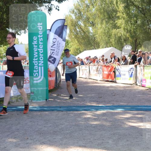 07.09.2025 - 19. Norderstedt Triathlon Zöllner http://msf.ph/oto/8779549 07.09.2025 12:39:42 Ziel 826, 849 meine-sportfotos.de