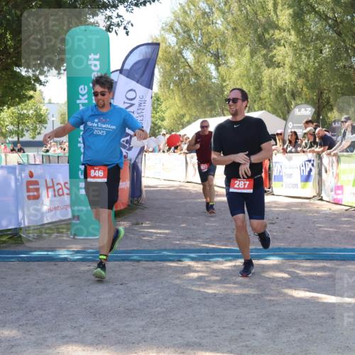 07.09.2025 - 19. Norderstedt Triathlon Zöllner http://msf.ph/oto/8779826 07.09.2025 12:42:03 Ziel 287, 823, 846 meine-sportfotos.de