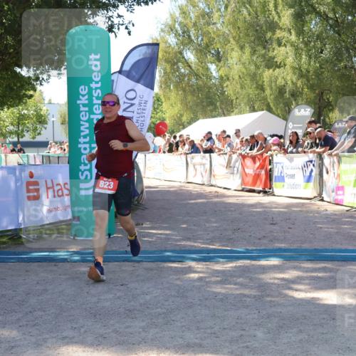 07.09.2025 - 19. Norderstedt Triathlon Zöllner http://msf.ph/oto/8779852 07.09.2025 12:42:05 Ziel 287, 823, 846 meine-sportfotos.de