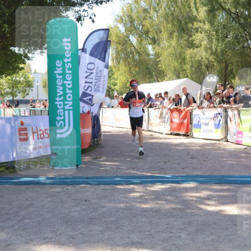 07.09.2025 - 19. Norderstedt Triathlon Zöllner http://msf.ph/oto/8779892 07.09.2025 12:42:37 Ziel 215, 1300 meine-sportfotos.de