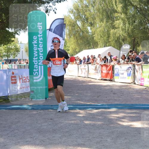 07.09.2025 - 19. Norderstedt Triathlon Zöllner http://msf.ph/oto/8779908 07.09.2025 12:42:39 Ziel 215, 1300 meine-sportfotos.de