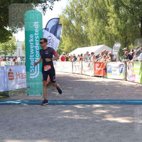 07.09.2025 - 19. Norderstedt Triathlon Zöllner http://msf.ph/oto/8780061 07.09.2025 12:46:45 Ziel 1233 meine-sportfotos.de