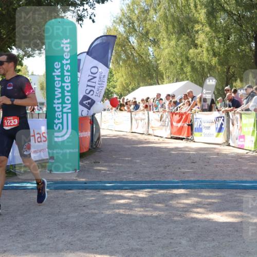 07.09.2025 - 19. Norderstedt Triathlon Zöllner http://msf.ph/oto/8780072 07.09.2025 12:46:46 Ziel 1233 meine-sportfotos.de