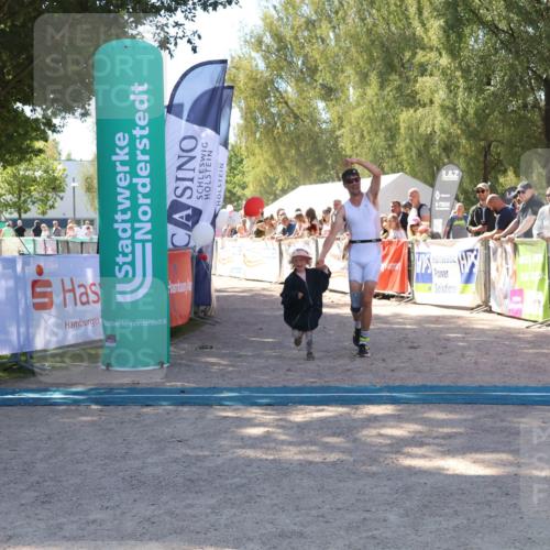 07.09.2025 - 19. Norderstedt Triathlon Zöllner http://msf.ph/oto/8780145 07.09.2025 12:47:12 Ziel 697 meine-sportfotos.de