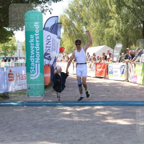 07.09.2025 - 19. Norderstedt Triathlon Zöllner http://msf.ph/oto/8780158 07.09.2025 12:47:14 Ziel 697 meine-sportfotos.de