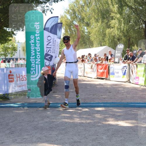 07.09.2025 - 19. Norderstedt Triathlon Zöllner http://msf.ph/oto/8780165 07.09.2025 12:47:14 Ziel 697 meine-sportfotos.de