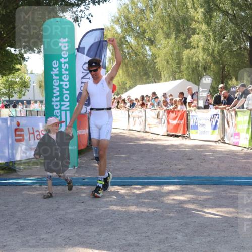 07.09.2025 - 19. Norderstedt Triathlon Zöllner http://msf.ph/oto/8780171 07.09.2025 12:47:14 Ziel 697 meine-sportfotos.de