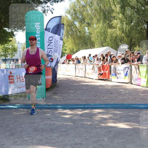 07.09.2025 - 19. Norderstedt Triathlon Zöllner http://msf.ph/oto/8780213 07.09.2025 12:48:15 Ziel 857 meine-sportfotos.de
