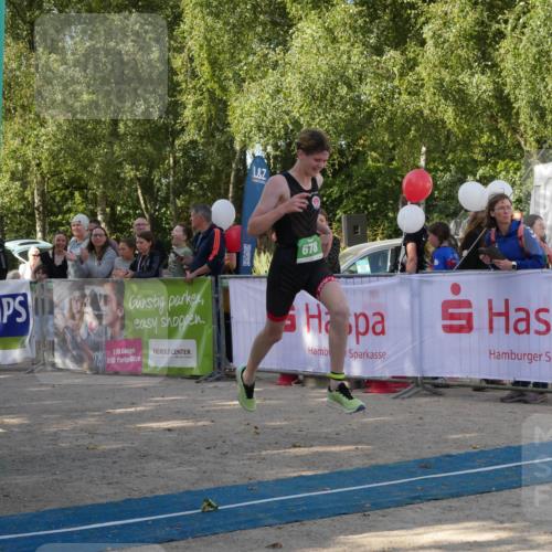 07.09.2025 - 19. Norderstedt Triathlon Zöllner http://msf.ph/oto/8780710 07.09.2025 10:55:08 Ziel 678, 1137, 1143 meine-sportfotos.de