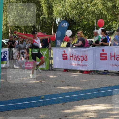 07.09.2025 - 19. Norderstedt Triathlon Zöllner http://msf.ph/oto/8781508 07.09.2025 10:58:15 Ziel 60, 108, 115, 638, 670 meine-sportfotos.de