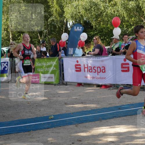 07.09.2025 - 19. Norderstedt Triathlon Zöllner http://msf.ph/oto/8781535 07.09.2025 10:58:17 Ziel 60, 108, 115, 638, 670 meine-sportfotos.de