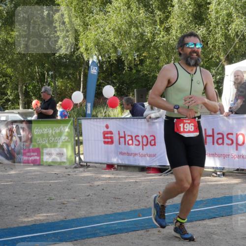 07.09.2025 - 19. Norderstedt Triathlon Zöllner http://msf.ph/oto/8783124 07.09.2025 11:49:28 Ziel 196, 1355 meine-sportfotos.de