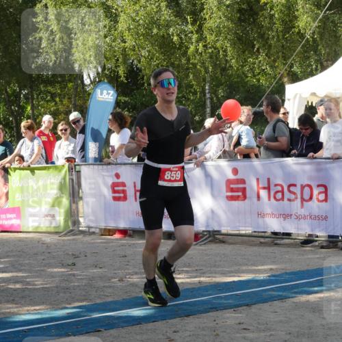 07.09.2025 - 19. Norderstedt Triathlon Zöllner http://msf.ph/oto/8785278 07.09.2025 12:38:33 Ziel 136, 859 meine-sportfotos.de