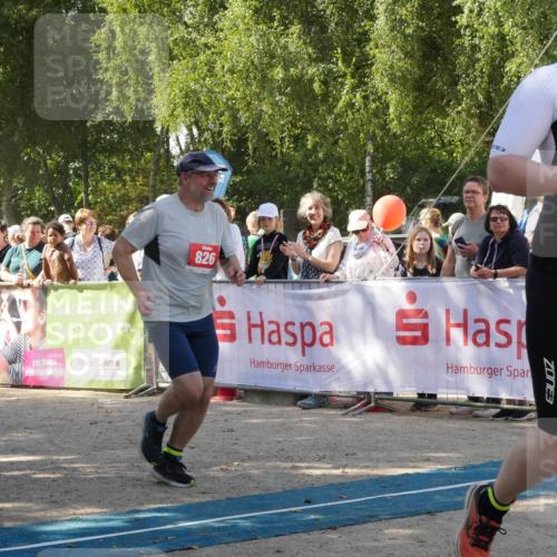 07.09.2025 - 19. Norderstedt Triathlon Zöllner http://msf.ph/oto/8785322 07.09.2025 12:39:44 Ziel 826, 849 meine-sportfotos.de