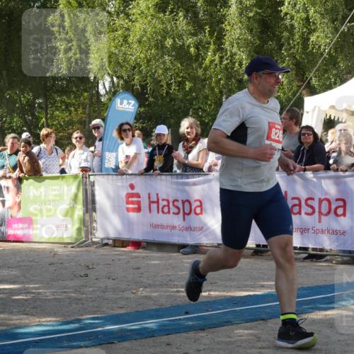 07.09.2025 - 19. Norderstedt Triathlon Zöllner http://msf.ph/oto/8785325 07.09.2025 12:39:45 Ziel 826, 849 meine-sportfotos.de