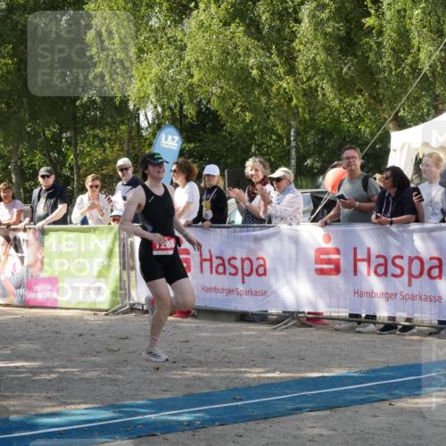07.09.2025 - 19. Norderstedt Triathlon Zöllner http://msf.ph/oto/8785383 07.09.2025 12:41:03 Ziel 170, 1288 meine-sportfotos.de