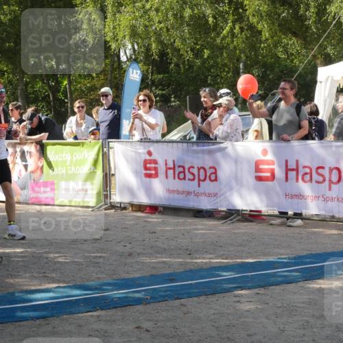 07.09.2025 - 19. Norderstedt Triathlon Zöllner http://msf.ph/oto/8785460 07.09.2025 12:42:39 Ziel 215, 1300 meine-sportfotos.de