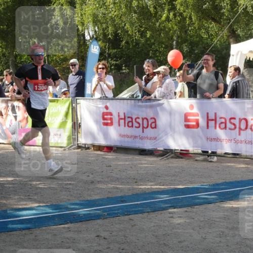 07.09.2025 - 19. Norderstedt Triathlon Zöllner http://msf.ph/oto/8785463 07.09.2025 12:42:39 Ziel 215, 1300 meine-sportfotos.de