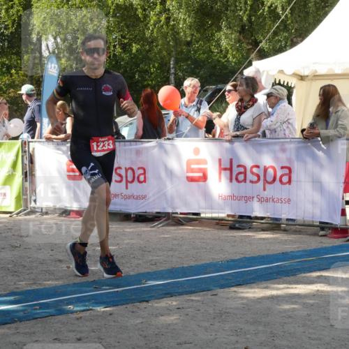 07.09.2025 - 19. Norderstedt Triathlon Zöllner http://msf.ph/oto/8785571 07.09.2025 12:46:46 Ziel 1233 meine-sportfotos.de