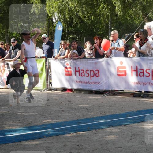 07.09.2025 - 19. Norderstedt Triathlon Zöllner http://msf.ph/oto/8785598 07.09.2025 12:47:13 Ziel 697 meine-sportfotos.de