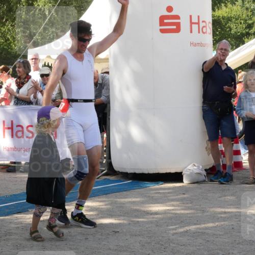 07.09.2025 - 19. Norderstedt Triathlon Zöllner http://msf.ph/oto/8785612 07.09.2025 12:47:16 Ziel 697 meine-sportfotos.de