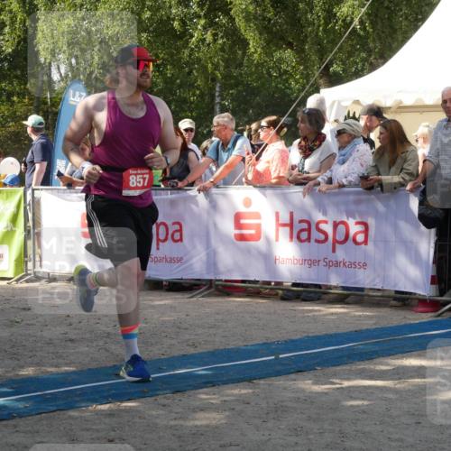07.09.2025 - 19. Norderstedt Triathlon Zöllner http://msf.ph/oto/8785629 07.09.2025 12:48:16 Ziel 857 meine-sportfotos.de