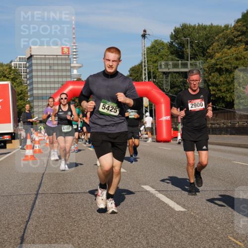 07.09.2025 - BARMER Alsterlauf Yannick Fuchs http://msf.ph/oto/8790921 07.09.2025 09:43:24 Laufen 6107, 28, 5425, 466, 2900, 2683 meine-sportfotos.de