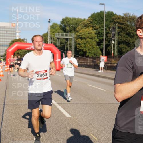 07.09.2025 - BARMER Alsterlauf Yannick Fuchs http://msf.ph/oto/8791396 07.09.2025 09:41:46 Laufen 2960, 8414, 10, 36, 6154 meine-sportfotos.de