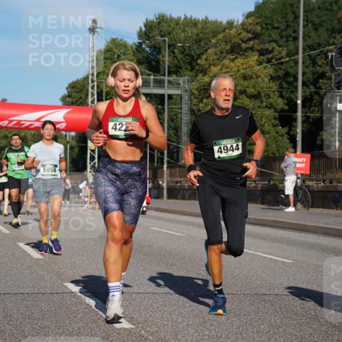 07.09.2025 - BARMER Alsterlauf Yannick Fuchs http://msf.ph/oto/8791673 07.09.2025 09:44:01 Laufen 5710, 5921, 5858, 422, 4944, 53 meine-sportfotos.de