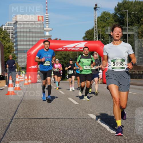 07.09.2025 - BARMER Alsterlauf Yannick Fuchs http://msf.ph/oto/8791723 07.09.2025 09:44:02 Laufen 5710, 5858, 5921, 92 meine-sportfotos.de