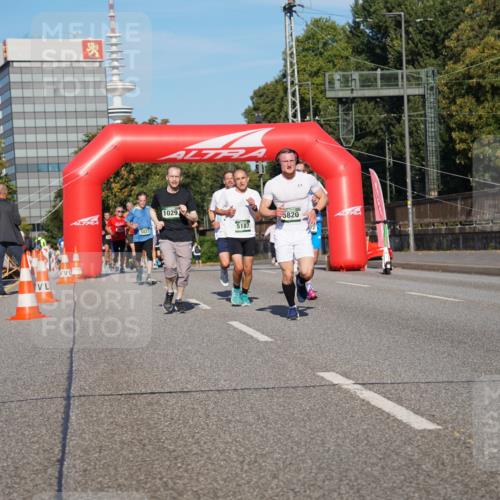 07.09.2025 - BARMER Alsterlauf Yannick Fuchs http://msf.ph/oto/8792154 07.09.2025 09:42:19 Laufen 5823, 1029, 5187, 5820 meine-sportfotos.de