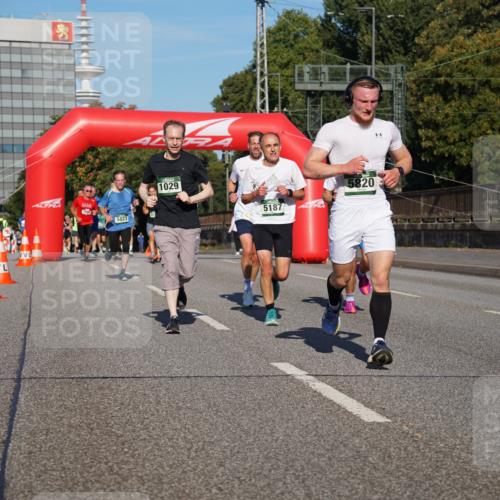 07.09.2025 - BARMER Alsterlauf Yannick Fuchs http://msf.ph/oto/8792191 07.09.2025 09:42:20 Laufen 5823, 1029, 5187, 5820 meine-sportfotos.de