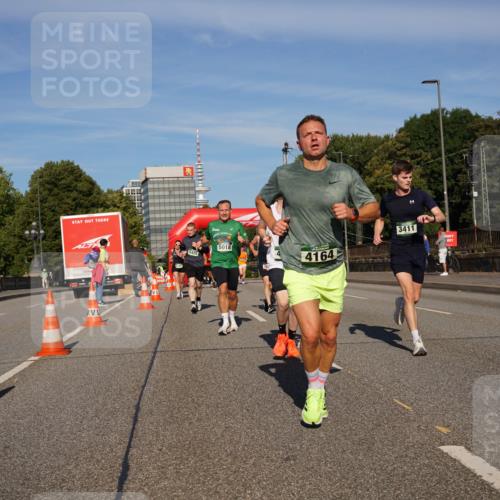 07.09.2025 - BARMER Alsterlauf Yannick Fuchs http://msf.ph/oto/8793521 07.09.2025 09:43:21 Laufen 5425, 5018, 4164, 3411 meine-sportfotos.de