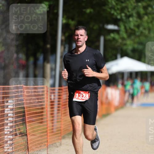 07.09.2025 - 19. Norderstedt Triathlon Michael Strokosch http://msf.ph/oto/8794155 07.09.2025 11:50:05 Laufen 1178, 1323 meine-sportfotos.de