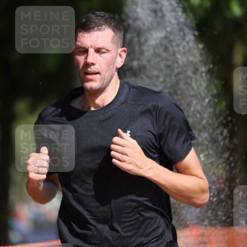 07.09.2025 - 19. Norderstedt Triathlon Michael Strokosch http://msf.ph/oto/8794189 07.09.2025 11:50:07 Laufen 1178, 1323 meine-sportfotos.de