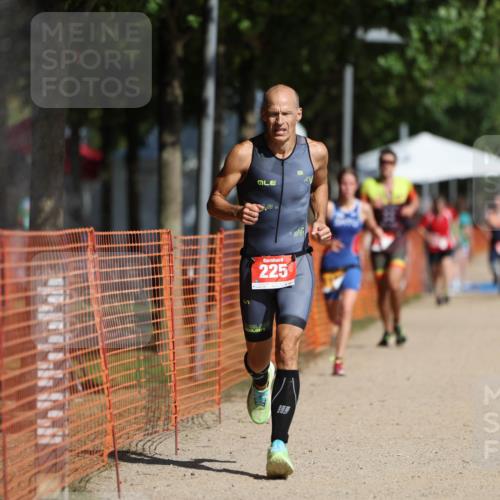 07.09.2025 - 19. Norderstedt Triathlon Michael Strokosch http://msf.ph/oto/8794292 07.09.2025 11:50:40 Laufen 225, 1185, 1335 meine-sportfotos.de