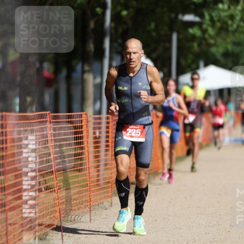 07.09.2025 - 19. Norderstedt Triathlon Michael Strokosch http://msf.ph/oto/8794297 07.09.2025 11:50:40 Laufen 225, 1185, 1335 meine-sportfotos.de