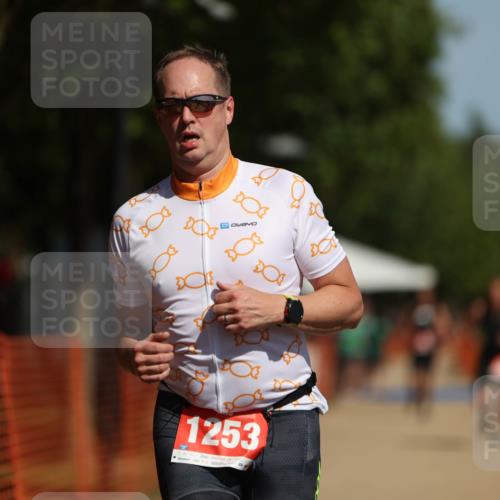 07.09.2025 - 19. Norderstedt Triathlon Michael Strokosch http://msf.ph/oto/8795005 07.09.2025 12:15:34 Laufen 807, 1253, 1305, 1315, 1358 meine-sportfotos.de