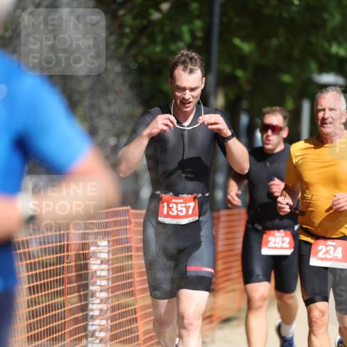 07.09.2025 - 19. Norderstedt Triathlon Michael Strokosch http://msf.ph/oto/8795446 07.09.2025 12:17:33 Laufen 234, 252, 303, 1357 meine-sportfotos.de