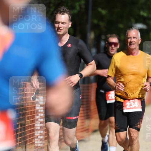 07.09.2025 - 19. Norderstedt Triathlon Michael Strokosch http://msf.ph/oto/8795456 07.09.2025 12:17:33 Laufen 234, 252, 303, 1357 meine-sportfotos.de