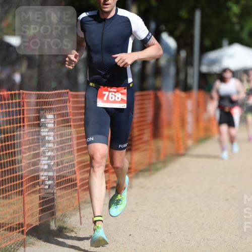 07.09.2025 - 19. Norderstedt Triathlon Michael Strokosch http://msf.ph/oto/8795508 07.09.2025 12:17:48 Laufen 768 meine-sportfotos.de