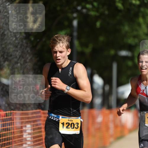 07.09.2025 - 19. Norderstedt Triathlon Michael Strokosch http://msf.ph/oto/8795613 07.09.2025 11:53:19 Laufen 1174, 1203 meine-sportfotos.de